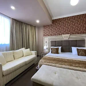 Deluxe **** Tirana