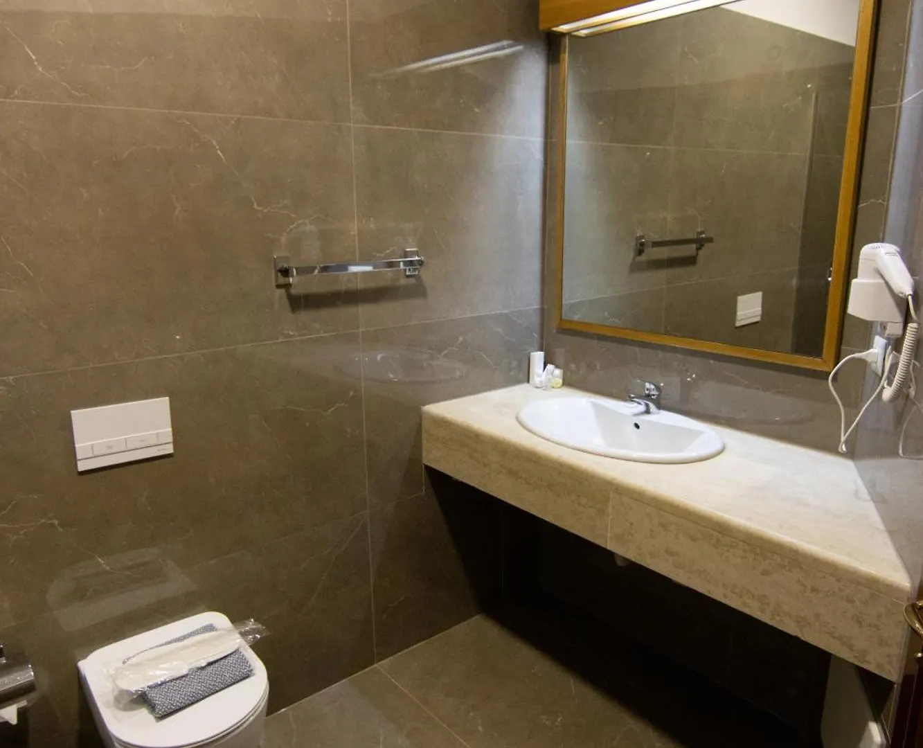 Chateau Linza Resort Tirana 4*,