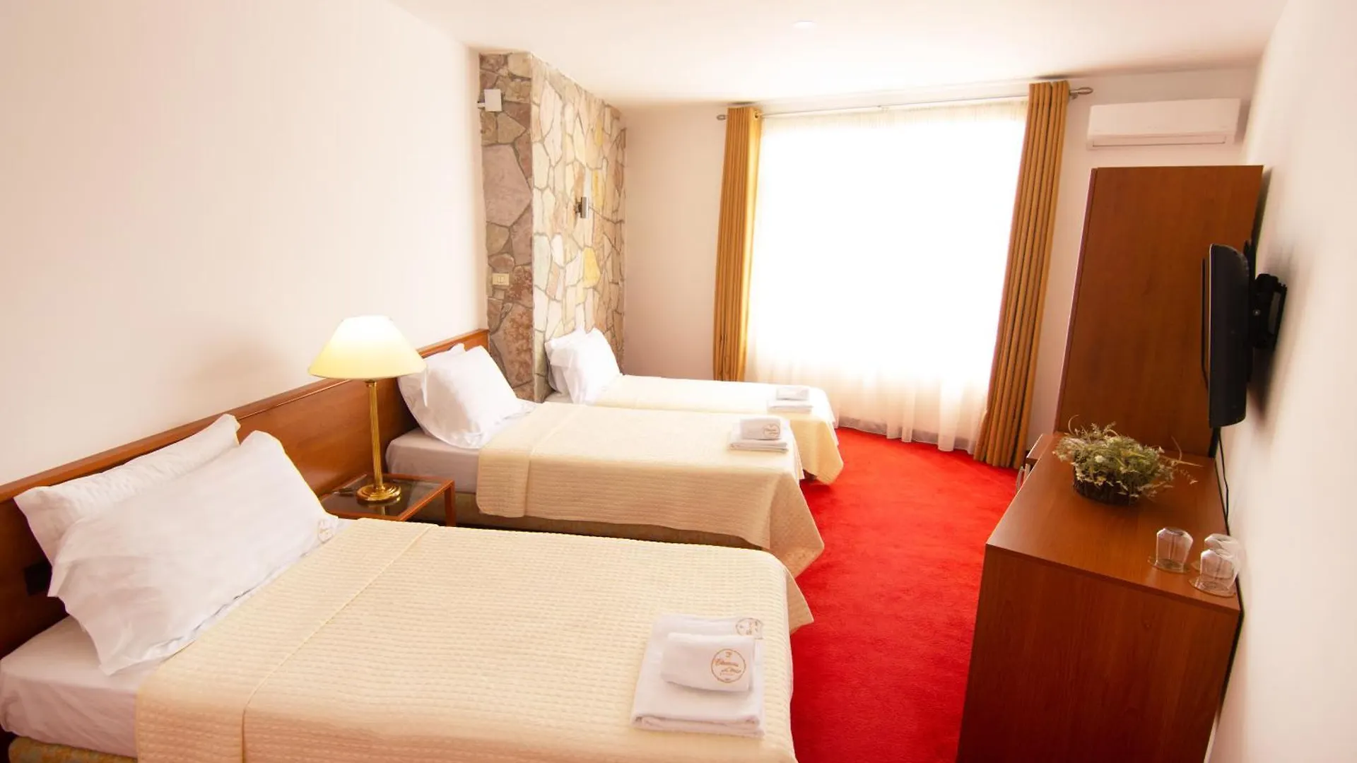 Chateau Linza Resort Tirana 4*,